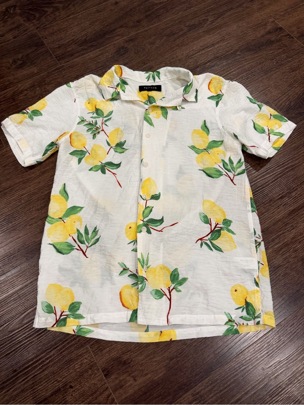 PacSun lemon resort camp shirt size small white short sleeve collar button-down